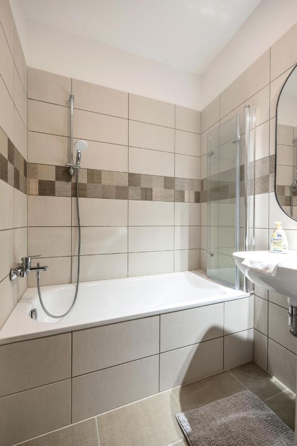 Walnut Tree Apartment ブダペスト エクステリア 写真